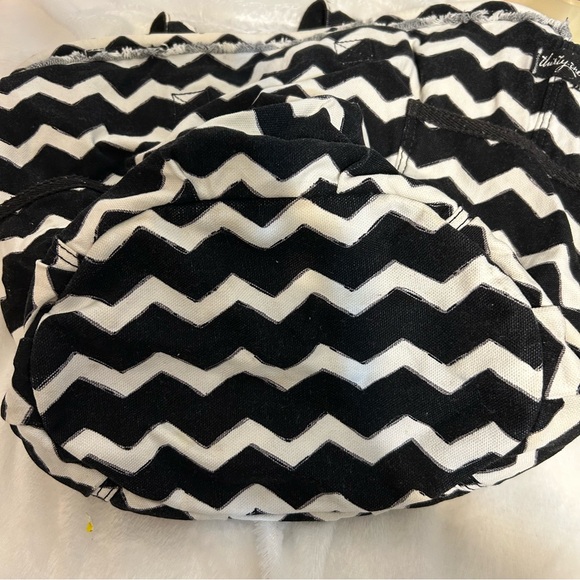 Thirty-one retro Metro Chevron Black and White Tote Bag. - Picture 9 of 10